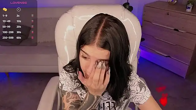 Nicole Foxx  online show from 03/18/26, 08:12