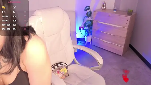 Nicole Foxx  online show from 04/10/26, 08:02