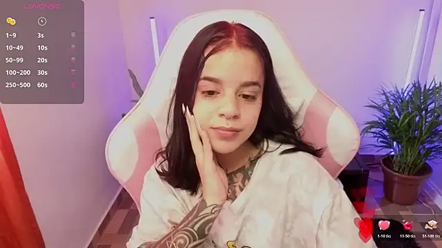 Nicole Foxx  online show from 05/12/26, 04:04