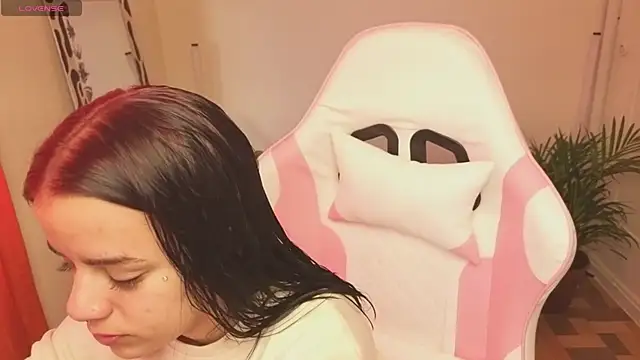 Nicole Foxx  online show from 05/14/26, 01:18