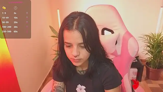 Nicole Foxx  online show from 05/25/26, 08:37