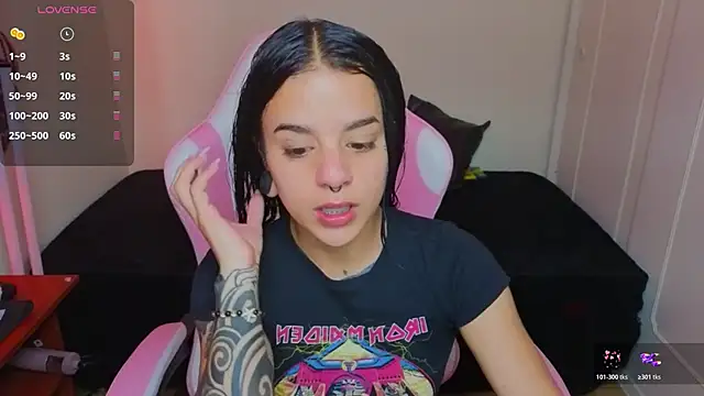 Nicole Foxx  online show from 06/02/26, 07:27