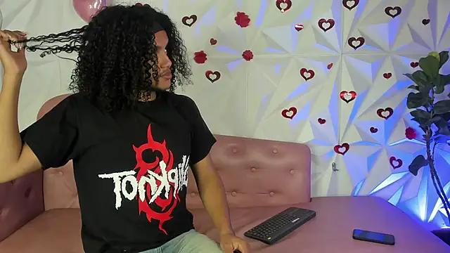 Snapshot of DanteAndKyle chatting on 03/07/25, 10:32 DanteAndKyle online show from 03/07/25, 10:32