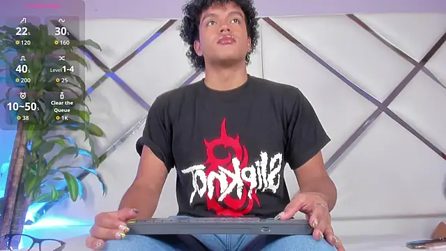 Snapshot of DanteAndKyle chatting on 11/17/25, 11:10 DanteAndKyle online show from 11/17/25, 11:10