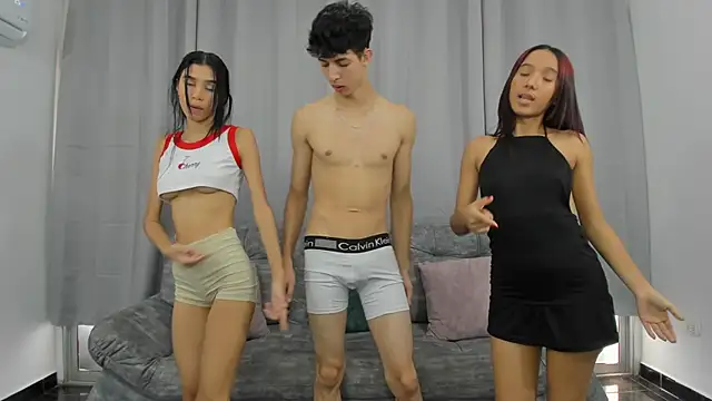 hotlittleones18 online show from 01/22/25, 05:28