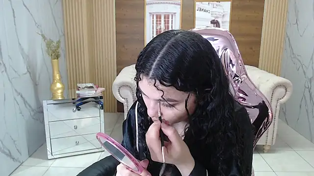 shalon diaz s online show from 11/30/25, 01:15