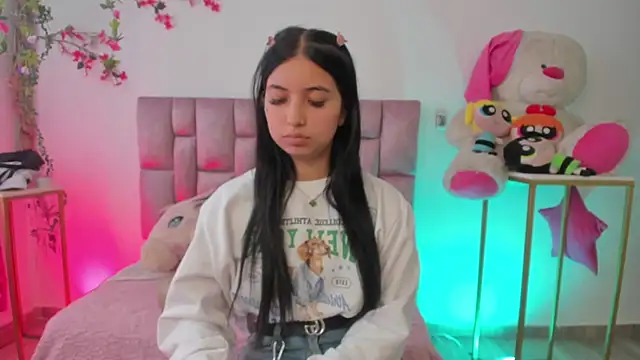 sofia  james online show from 11/06/25, 07:04