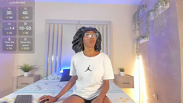 Snapshot of Liincostelloo chatting on 02/12/25, 08:07 Liincostelloo online show from 02/12/25, 08:07