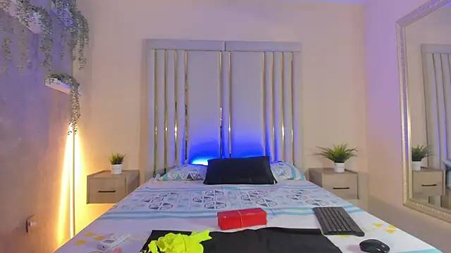 Snapshot of Liincostelloo chatting on 02/13/25, 07:42 Liincostelloo online show from 02/13/25, 07:42