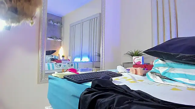 Snapshot of Liincostelloo chatting on 02/26/25, 01:53 Liincostelloo online show from 02/26/25, 01:53