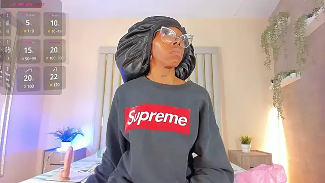 Snapshot of Liincostelloo chatting on 03/17/25, 07:37 Liincostelloo online show from 03/17/25, 07:37