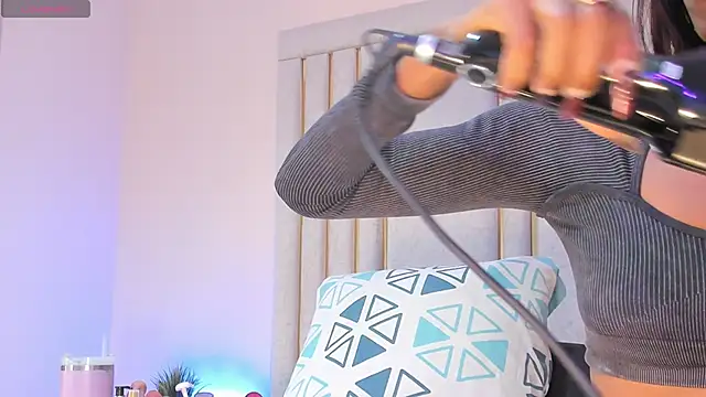 Snapshot of Liincostelloo chatting on 10/24/25, 07:43 Liincostelloo online show from 10/24/25, 07:43