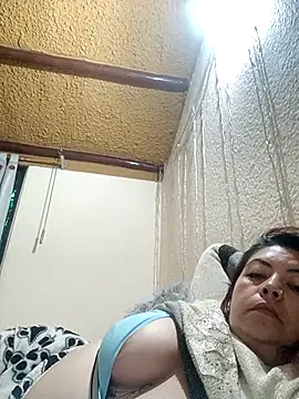 Snapshot of queencarlota82 chatting on 03/13/25, 06:16 queencarlota82 online show from 03/13/25, 06:16