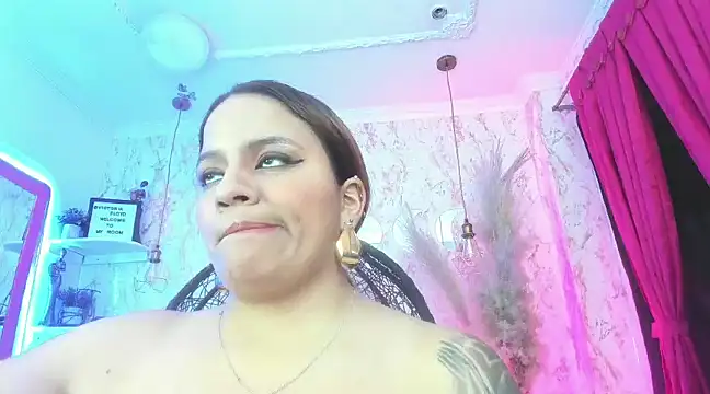 Snapshot of victoria__floyd chatting on 02/06/25, 12:43 victoria floyd online show from 02/06/25, 12:43