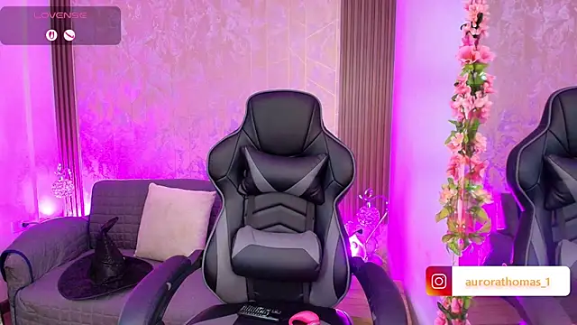 Aurora thomas  1 online show from 10/18/25, 10:32