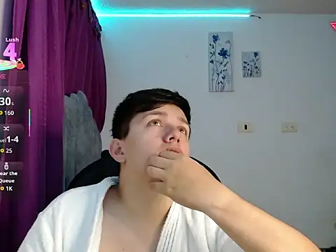 Snapshot of Alan_red chatting on 10/25/25, 02:19 Alan red online show from 10/25/25, 02:19