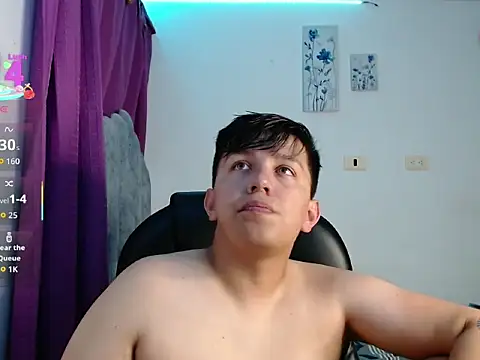 Snapshot of Alan_red chatting on 11/12/25, 01:17 Alan red online show from 11/12/25, 01:17