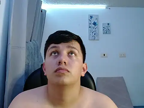 Snapshot of Alan_red chatting on 12/17/25, 11:33 Alan red online show from 12/17/25, 11:33