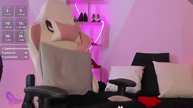 RayaCarr  online show from 01/24/25, 08:32