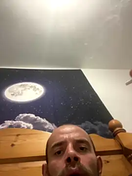 Snapshot of wyattstone chatting on 10/17/25, 05:43 wyattstone online show from 10/17/25, 05:43