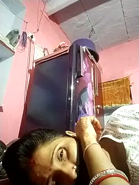 Snapshot of Bhavya_Bhan chatting on 10/12/25, 04:39 Bhavya Bhan online show from 10/12/25, 04:39