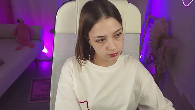 PamBeesly online show from 11/12/25, 05:41