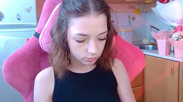 PamBeesly online show from 03/10/26, 08:19