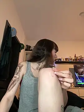 Snapshot of Ciara2004 chatting on 12/18/25, 09:32 Ciara2004 online show from 12/18/25, 09:32