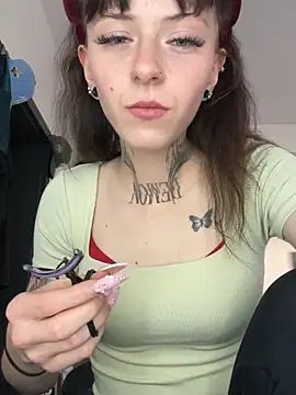 Snapshot of Ciara2004 chatting on 12/19/25, 10:22 Ciara2004 online show from 12/19/25, 10:22