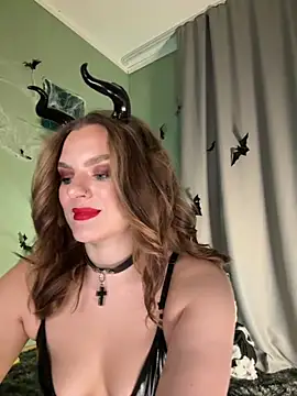 Snapshot of Mary_lost chatting on 10/28/25, 06:10 Mary lost online show from 10/28/25, 06:10