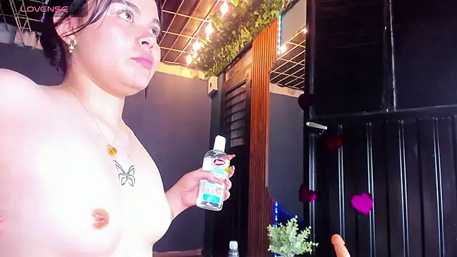 Snapshot of Zoe_Cheshire chatting on 02/15/25, 12:04 Zoe Cheshire online show from 02/15/25, 12:04