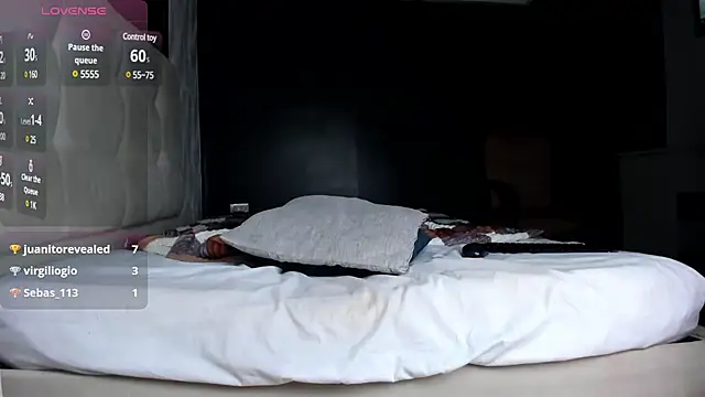 Snapshot of Zoe_Cheshire chatting on 03/10/25, 09:43 Zoe Cheshire online show from 03/10/25, 09:43