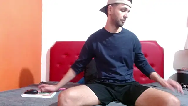 Cristian white online show from 10/25/25, 01:13