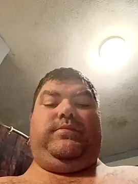 Snapshot of Rcraigue4 chatting on 10/21/25, 12:33 Rcraigue4 online show from 10/21/25, 12:33