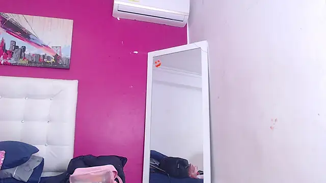 Snapshot of tinyy_whore18 chatting on 10/23/25, 03:44 tinyy whore18 online show from 10/23/25, 03:44