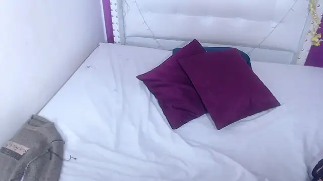 Snapshot of tinyy_whore18 chatting on 12/17/25, 07:25 tinyy whore18 online show from 12/17/25, 07:25