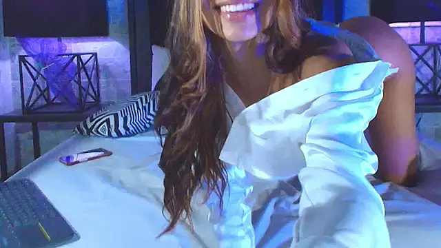 Bella Smiith  online show from 02/08/25, 11:45