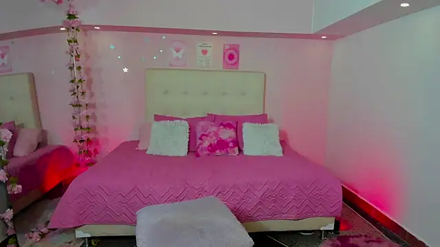 Snapshot of ScarlettDreamss7 chatting on 10/18/25, 09:15 ScarlettDreamss7 online show from 10/18/25, 09:15