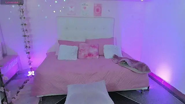 Snapshot of ScarlettDreamss7 chatting on 11/28/25, 12:19 ScarlettDreamss7 online show from 11/28/25, 12:19