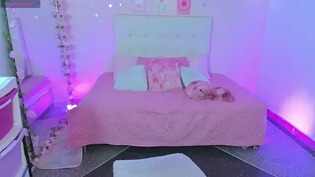 ScarlettDreamss7 online show from 12/18/25, 12:00