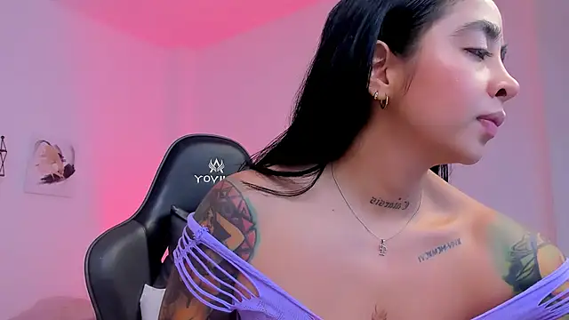 sophierooy22 online show from 09/26/25, 12:53