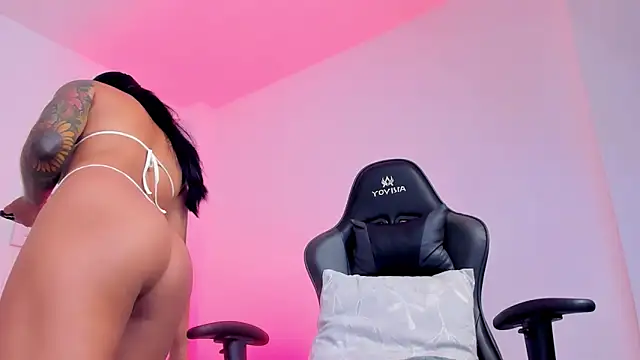 sophierooy22 online show from 02/04/26, 01:39