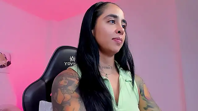 sophierooy22 online show from 02/08/26, 01:31