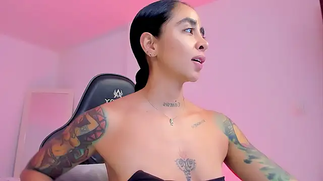 sophierooy22 online show from 05/13/26, 10:49