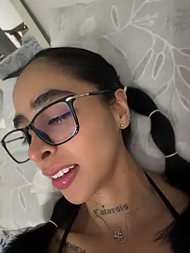 sophierooy22 online show from 07/02/26, 04:35