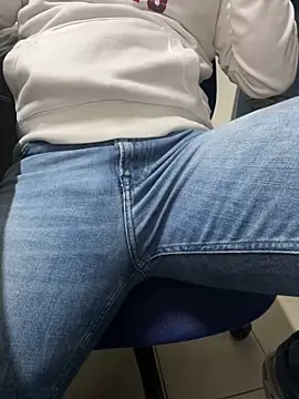 Snapshot of Greeneyes0820 chatting on 02/27/25, 12:02 Greeneyes0820 online show from 02/27/25, 12:02