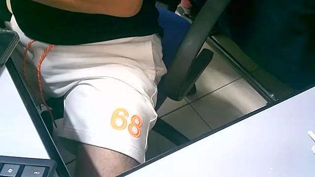 Snapshot of Greeneyes0820 chatting on 09/17/25, 11:01 Greeneyes0820 online show from 09/17/25, 11:01