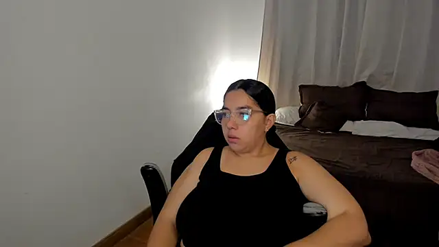 brithany olson25 online show from 11/26/25, 11:22