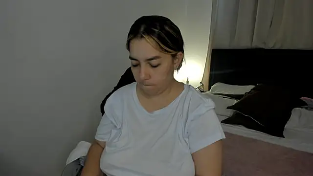 Snapshot of brithany_olson25 chatting on 02/15/26, 05:20 brithany olson25 online show from 02/15/26, 05:20