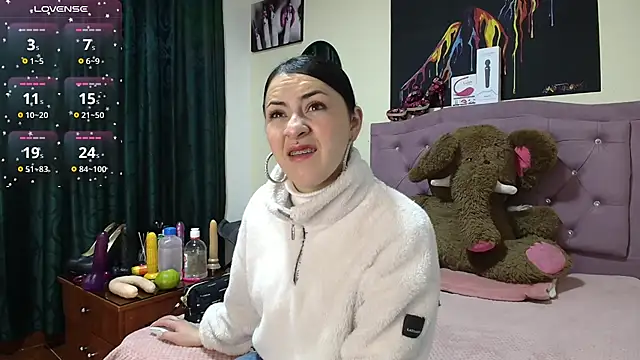 Emmie Hot online show from 10/25/25, 12:13